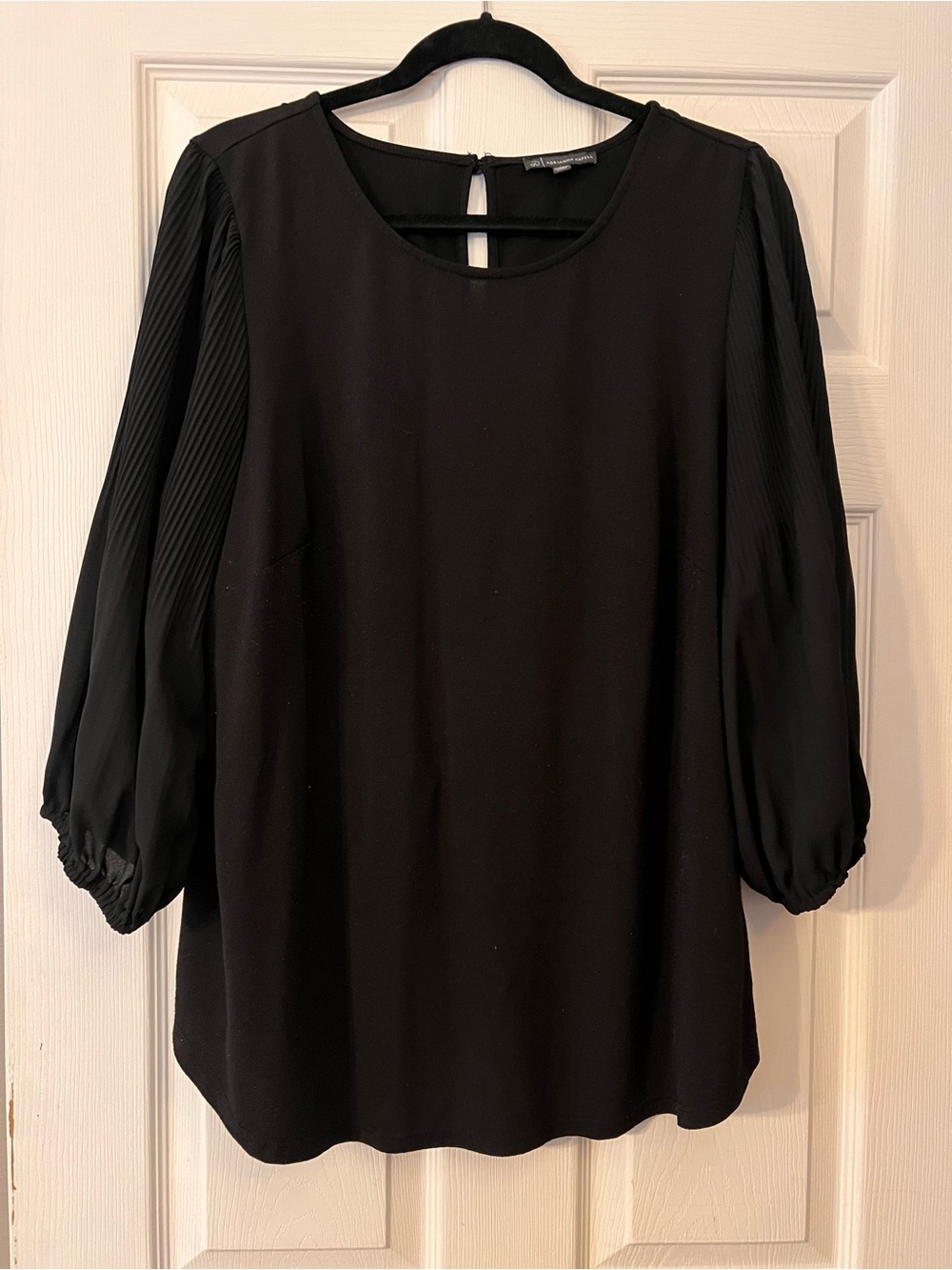 Black pleated sleeve top Adrianna Papell 1x